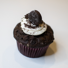 Load image into Gallery viewer, Vegan Cookies &amp; Cream Cupcake
