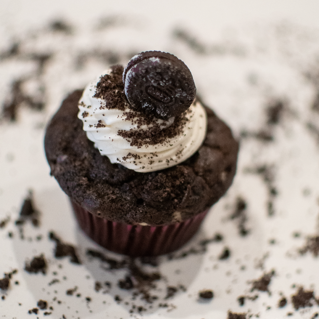 Vegan Cookies & Cream Cupcake